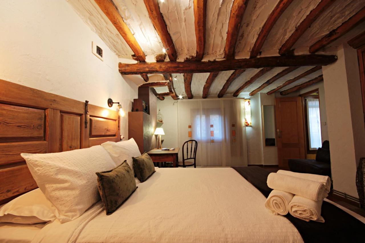 Domitila Rooms Clavijo ภายนอก รูปภาพ