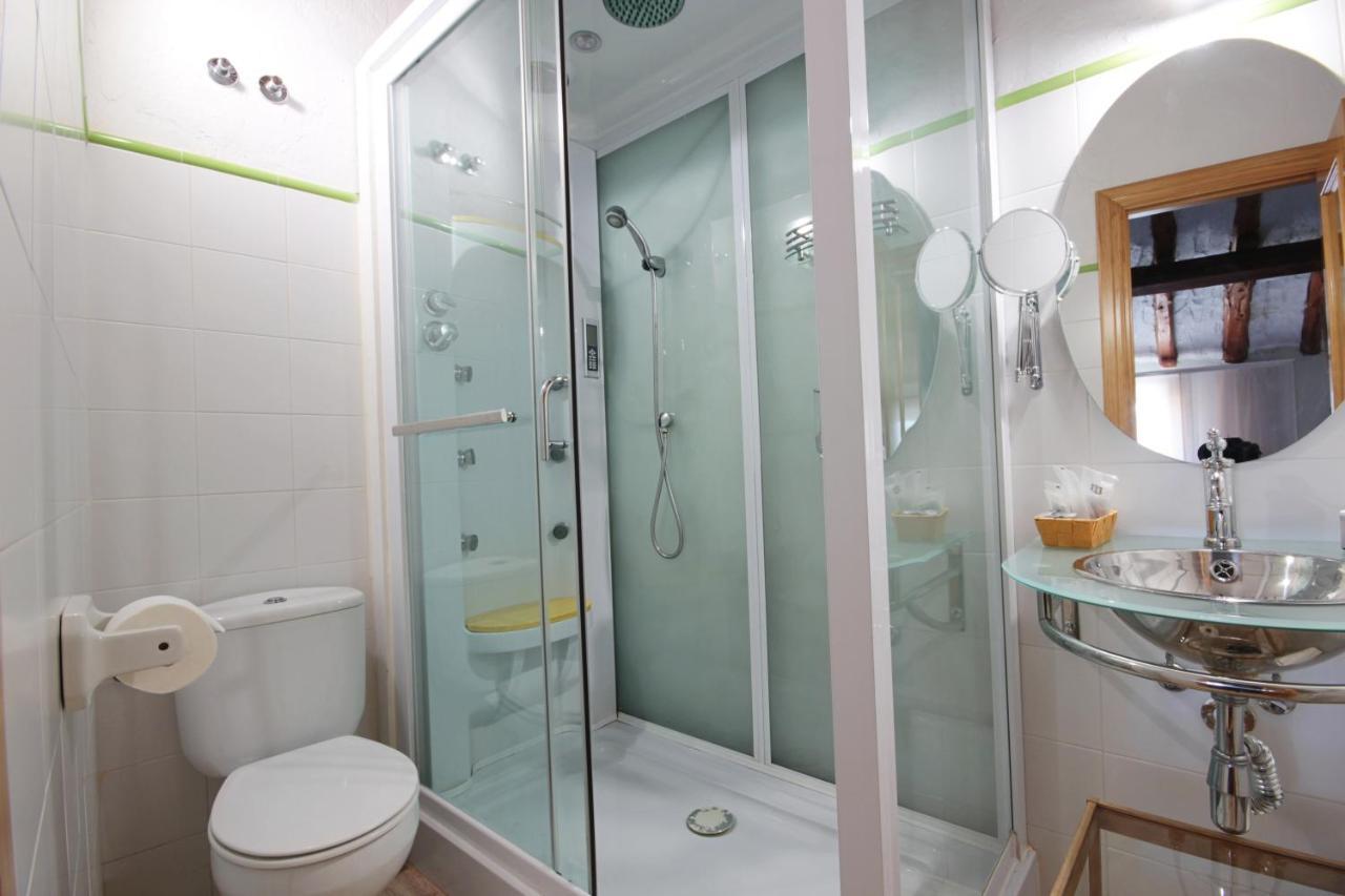 Domitila Rooms Clavijo ภายนอก รูปภาพ